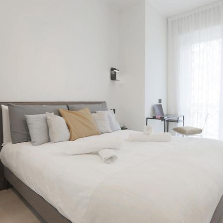New Modern Flat 10 Minutes Walk From Central Station Milano Exteriör bild