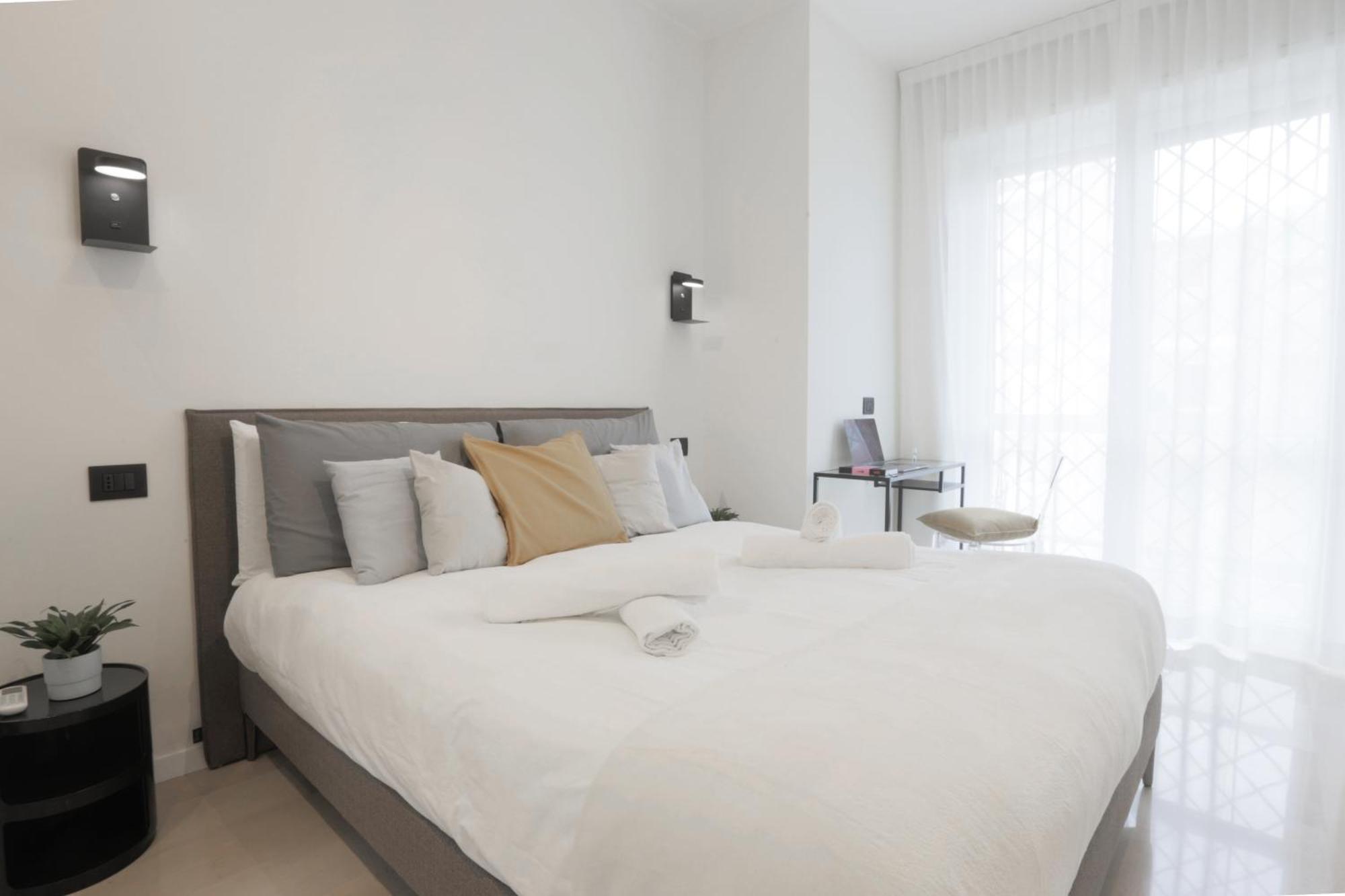 New Modern Flat 10 Minutes Walk From Central Station Milano Exteriör bild